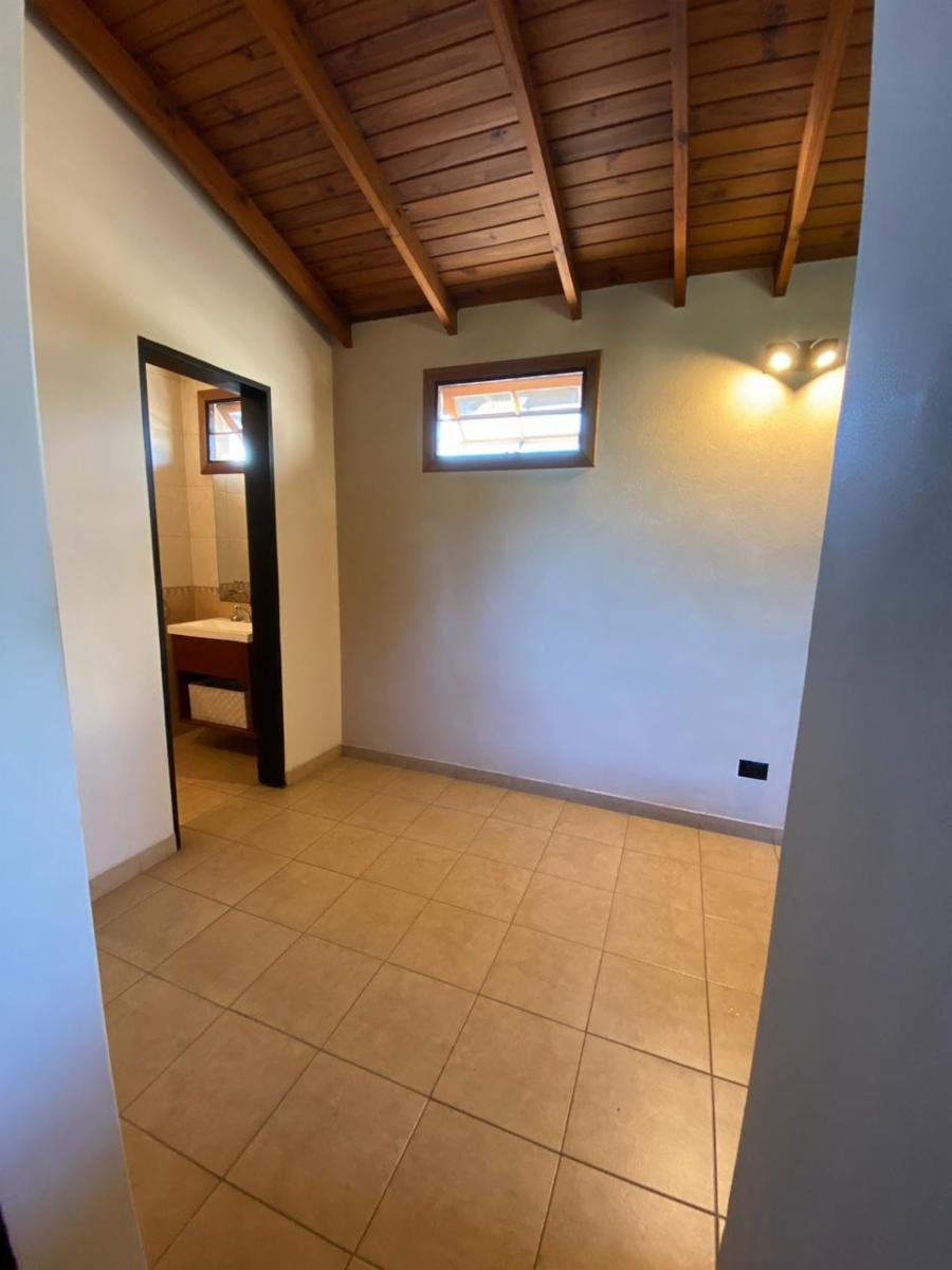 SE VENDE HERMOSA CASA CON TERRENO DE 4 AMBIENTE CON TERRENO EN ITUZAINGO — foto 4