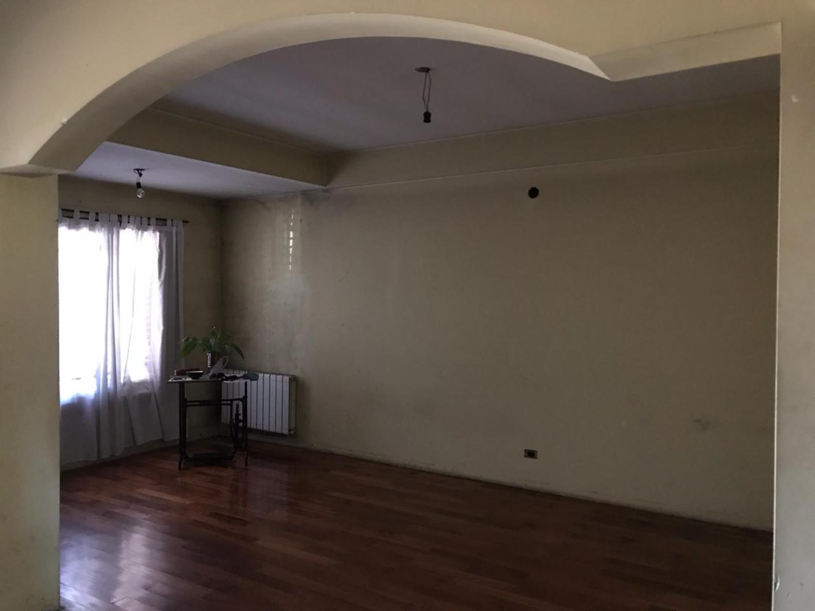 Venta chalet 4 dormitorios y parque Banfield