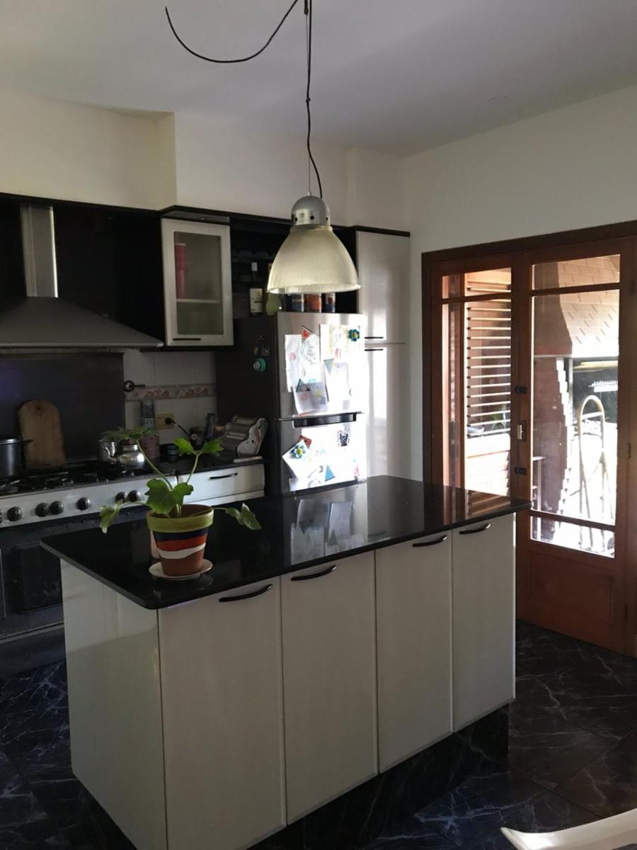 Venta chalet 4 dormitorios y parque Banfield — foto 4
