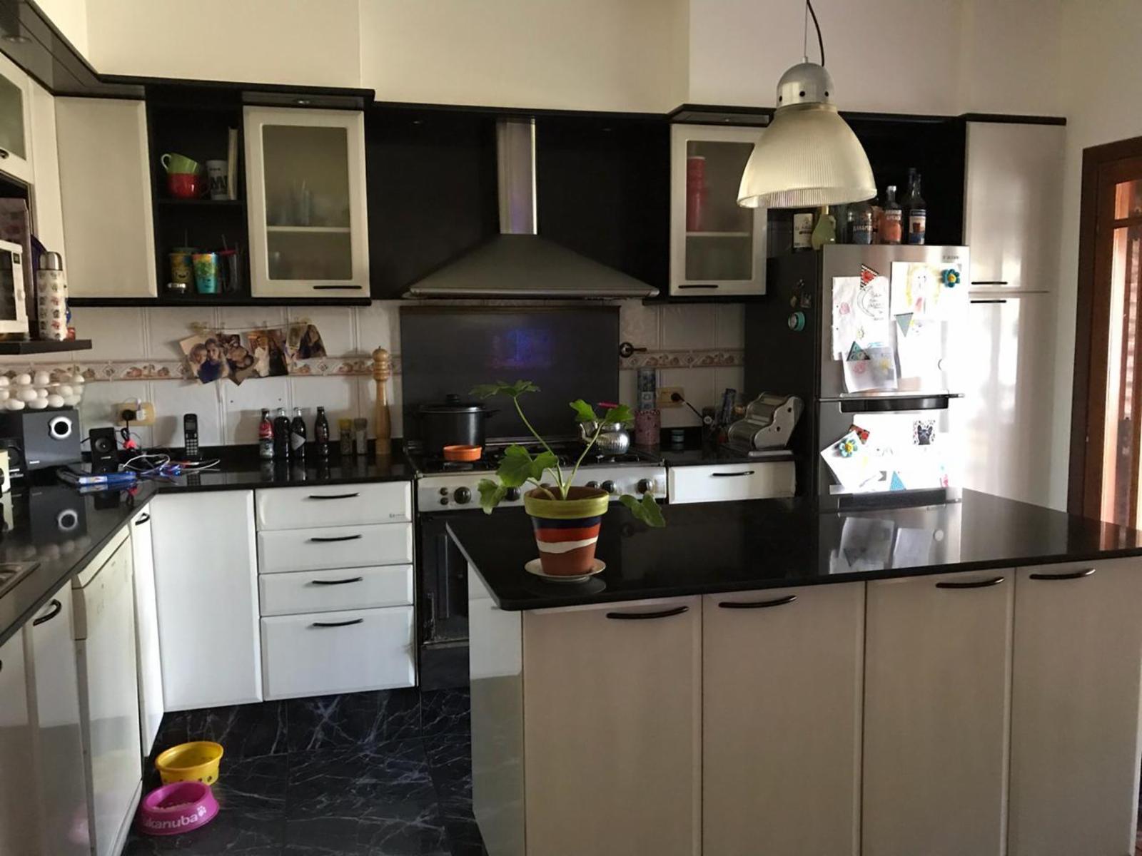 Venta chalet 4 dormitorios y parque Banfield — foto 7