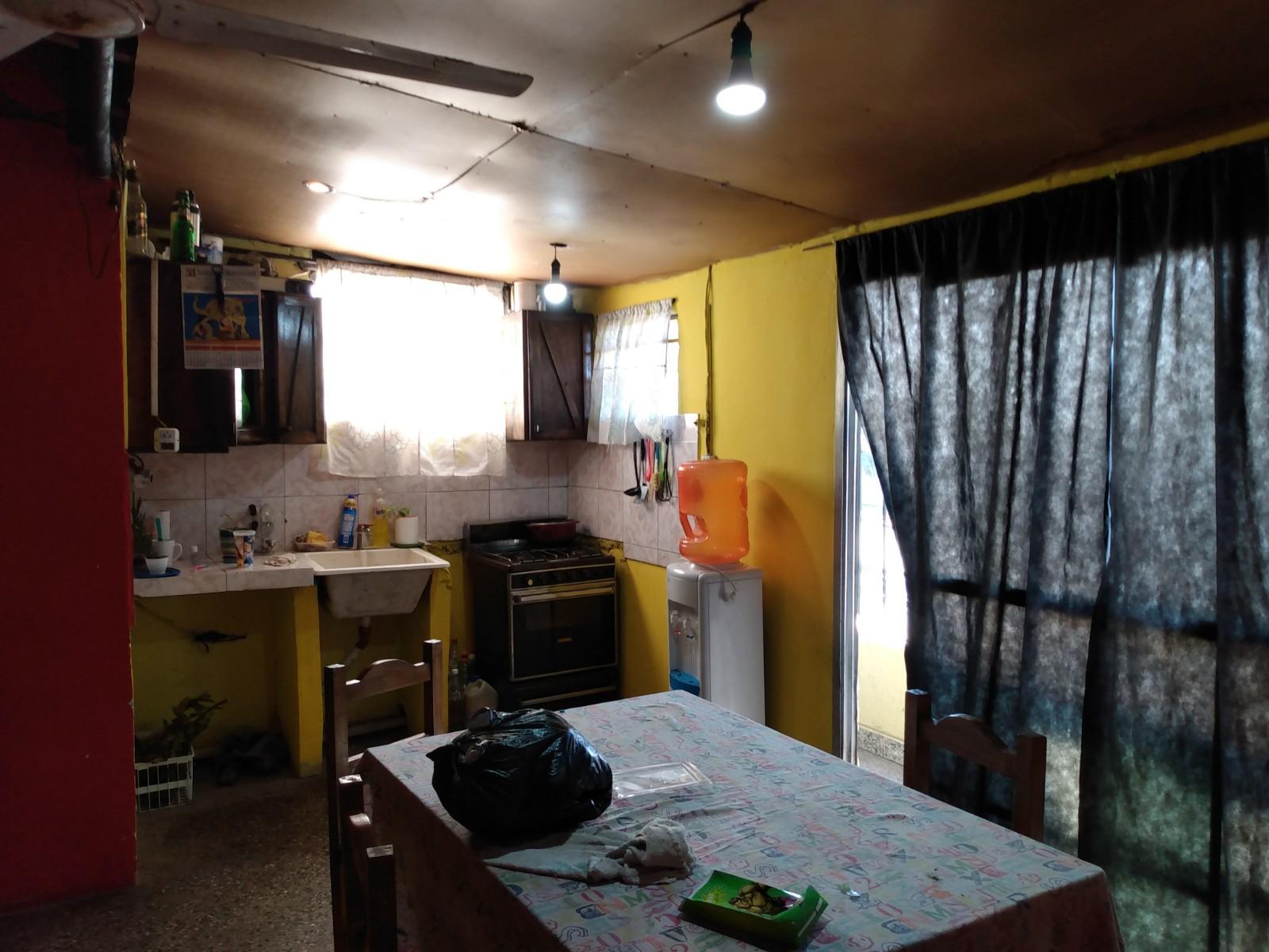 Local/galpon con Vivienda - Venta - Luis Guillon - 4