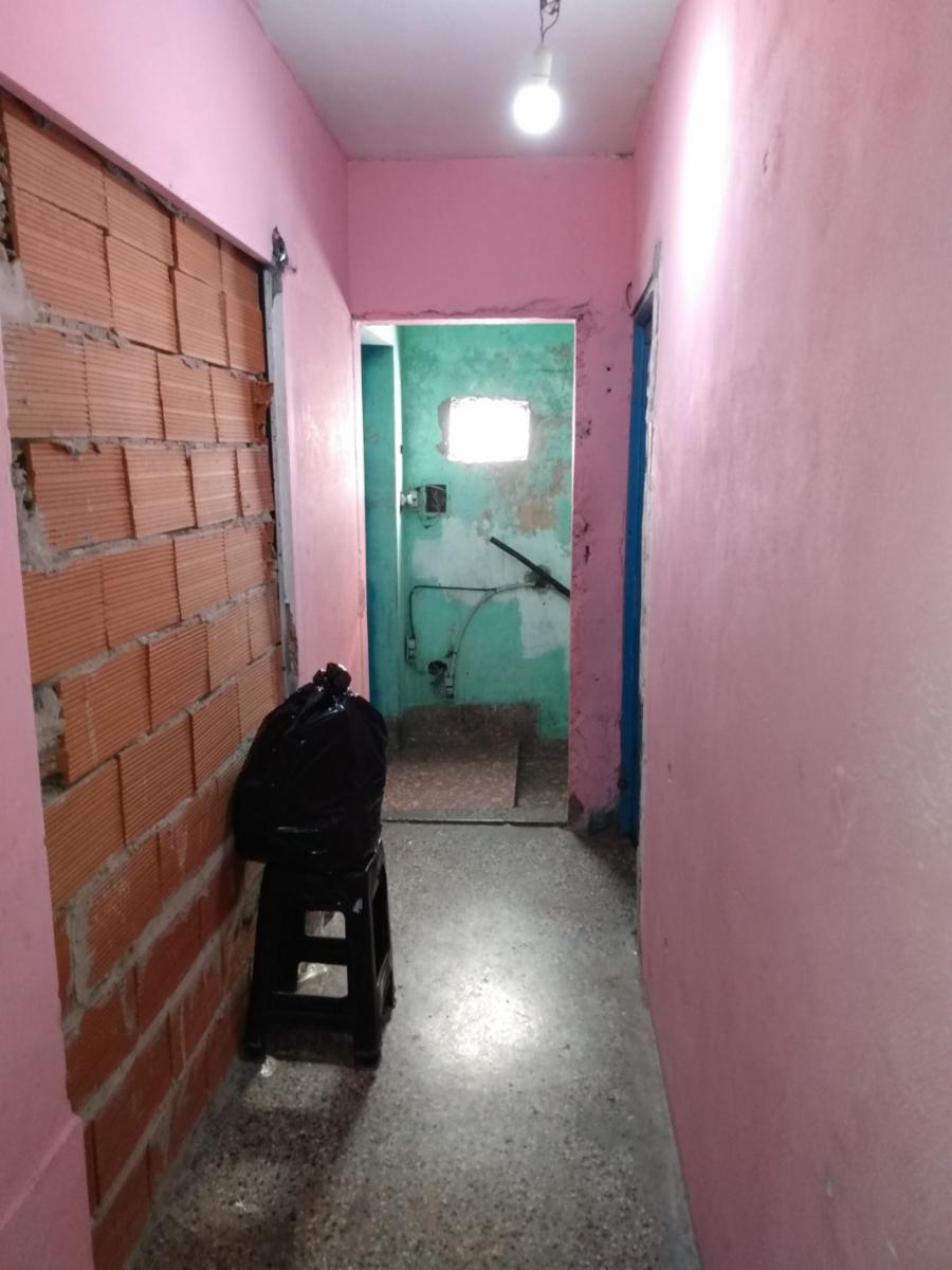 Local/galpon con Vivienda - Venta - Luis Guillon - 9