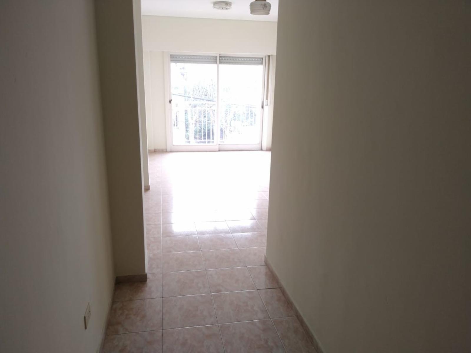Departamento dos ambientes en venta centro de Monte Grande — foto 3