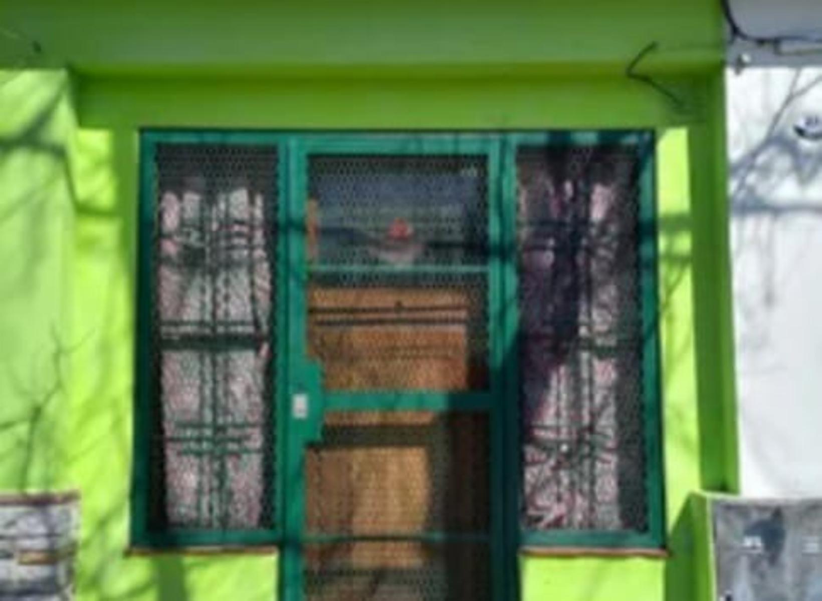 PH dos ambientes al frente venta Remedios de Escalada