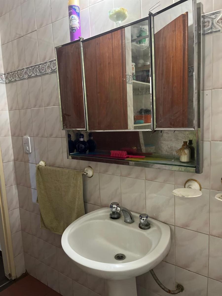 Interesante inmueble ideal inversion. CASA PA + 2 LOCALES EN PB + DEPTO INTERNO — foto 4