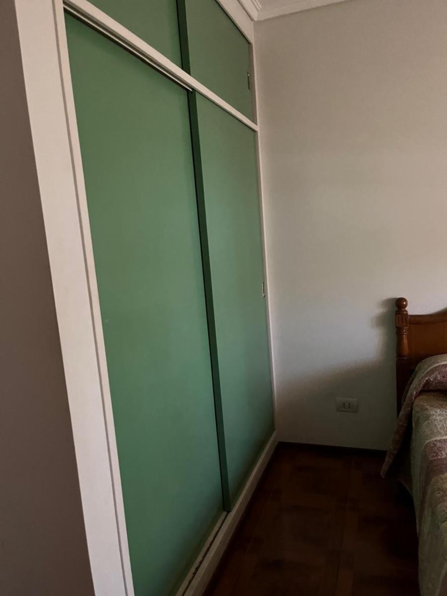 Interesante inmueble ideal inversion. CASA PA + 2 LOCALES EN PB + DEPTO INTERNO — foto 5