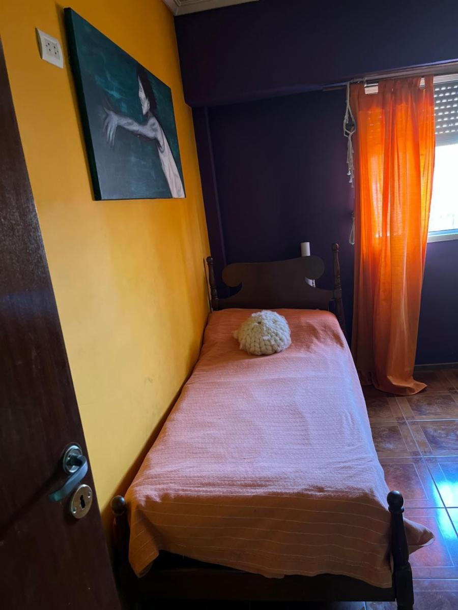 Interesante inmueble ideal inversion. CASA PA + 2 LOCALES EN PB + DEPTO INTERNO — foto 10