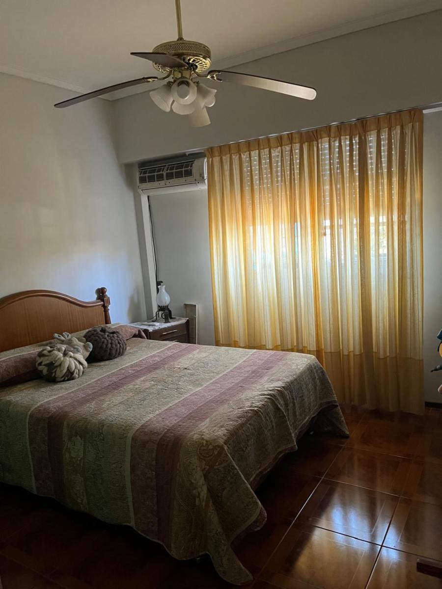 Interesante inmueble ideal inversion. CASA PA + 2 LOCALES EN PB + DEPTO INTERNO — foto 13