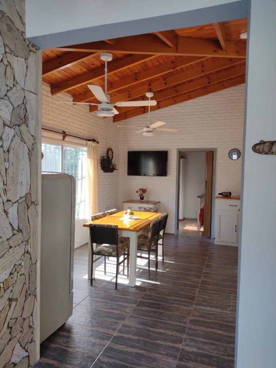 Casa sobre enorme lote en venta en Brandsen - 1