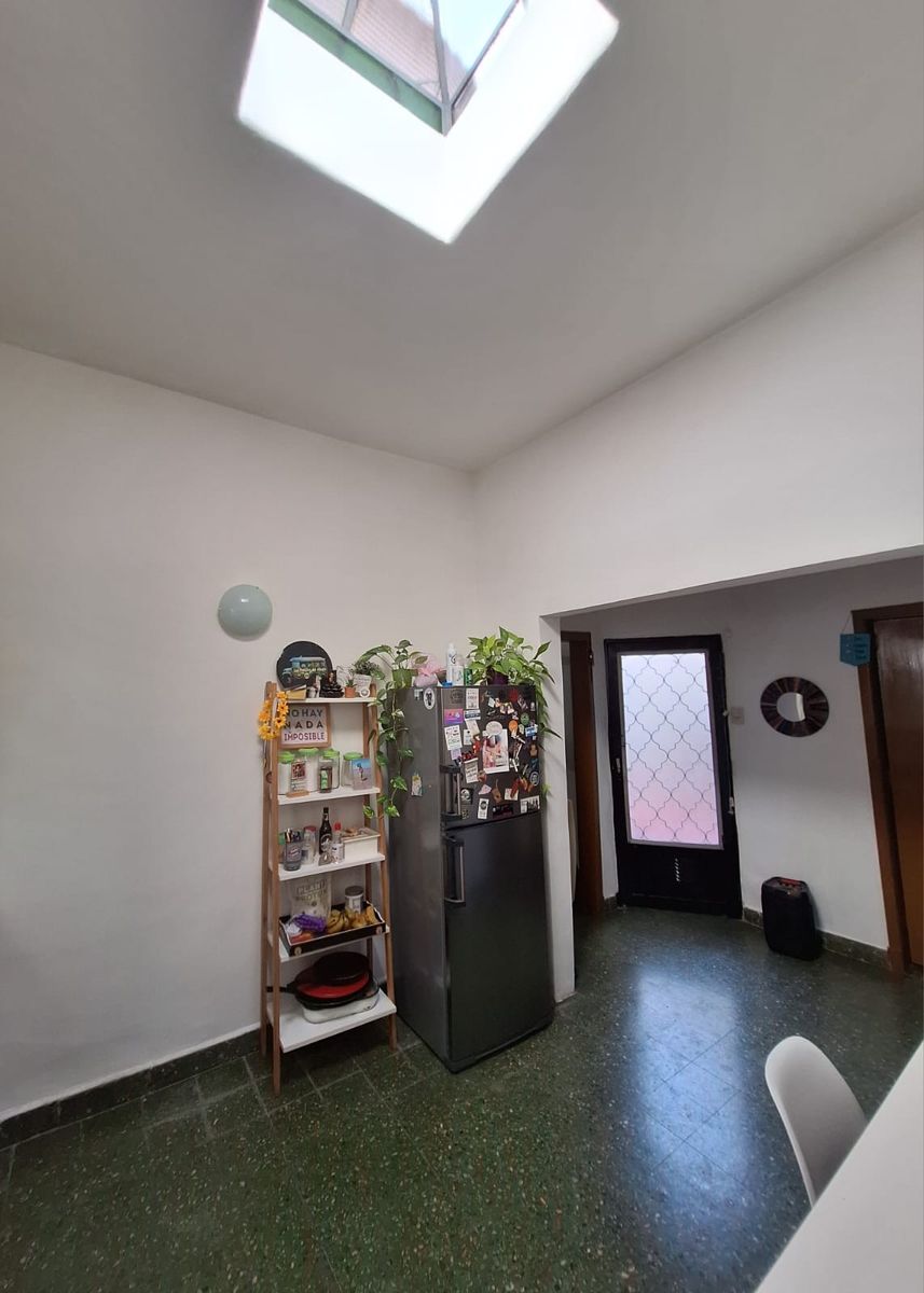 Hermoso PH en venta. Dos dormitorios, patio y terraza con quincho yparrilla. A cuadras de Las Lomitas. — foto 4