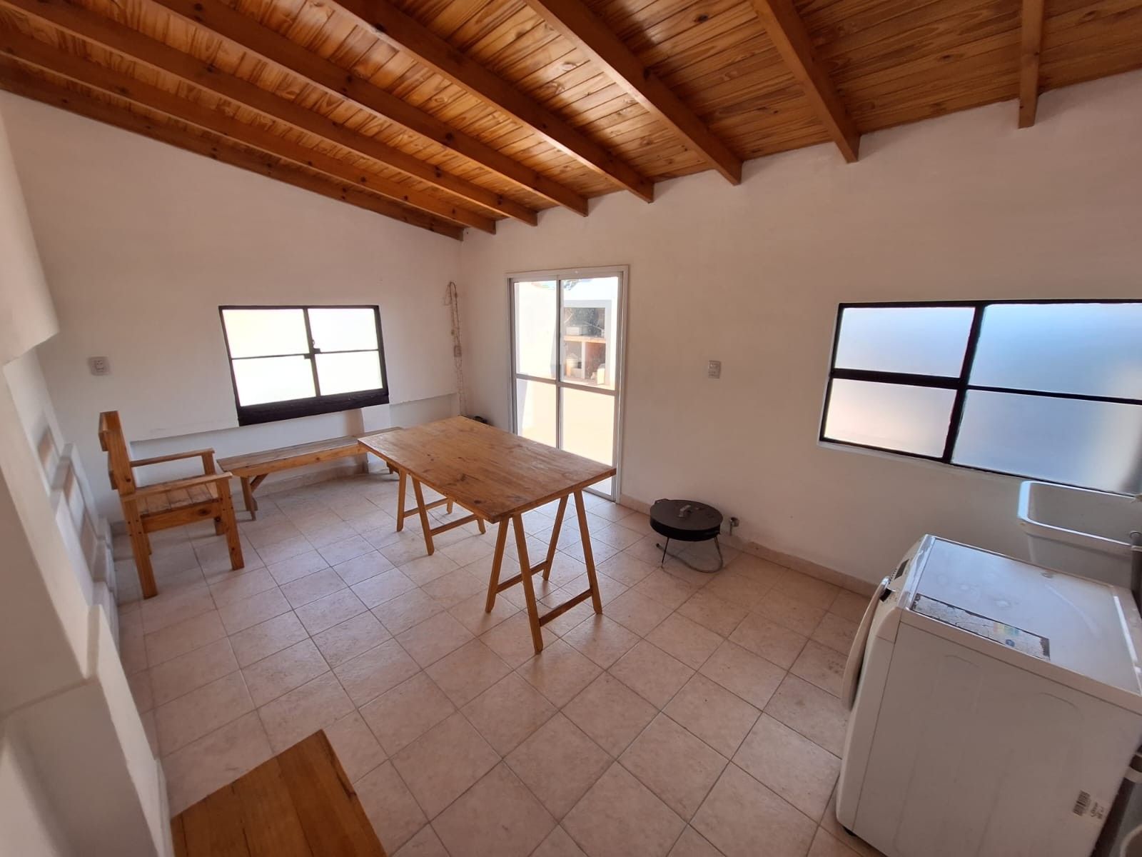 Hermoso PH en venta. Dos dormitorios, patio y terraza con quincho yparrilla. A cuadras de Las Lomitas. — foto 8