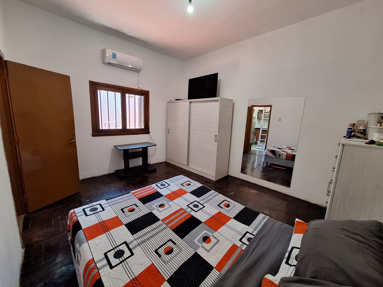 Hermoso PH en venta. Dos dormitorios, patio y terraza con quincho yparrilla. A cuadras de Las Lomitas. — foto 10