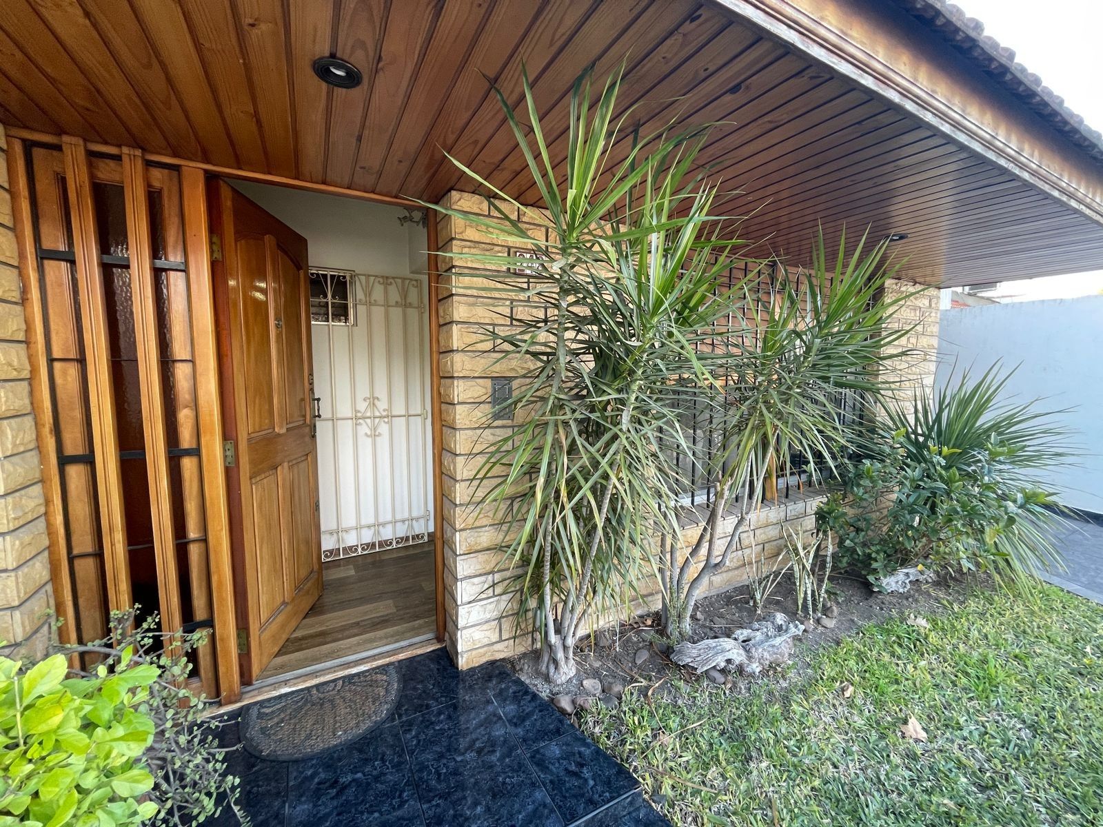 Chalet en Venta a Pasos de Las Lomitas - ¡Ubicación Inmejorable — foto 3