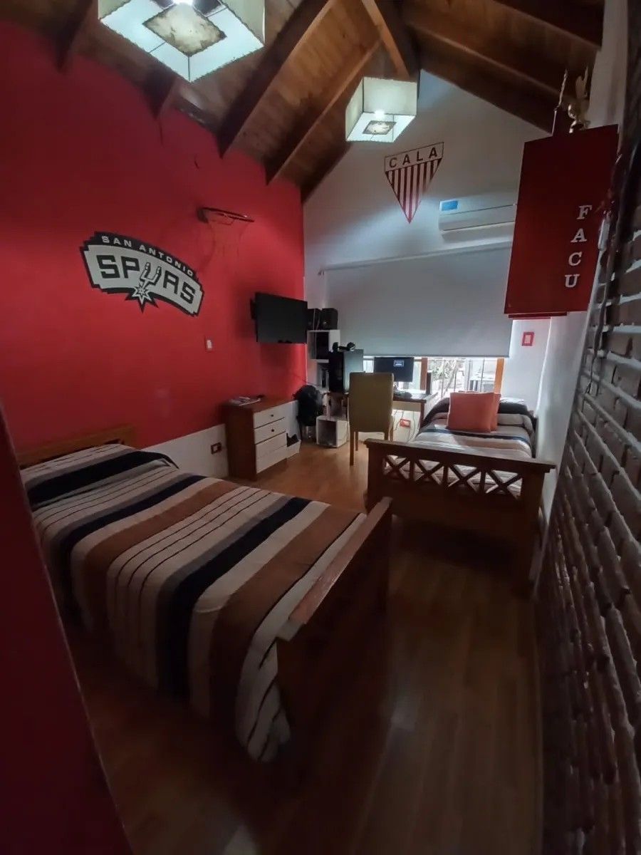 Linda casa en venta con dos dormitorios, parque, parrilla y piscinaLomas de Zamora — foto 2