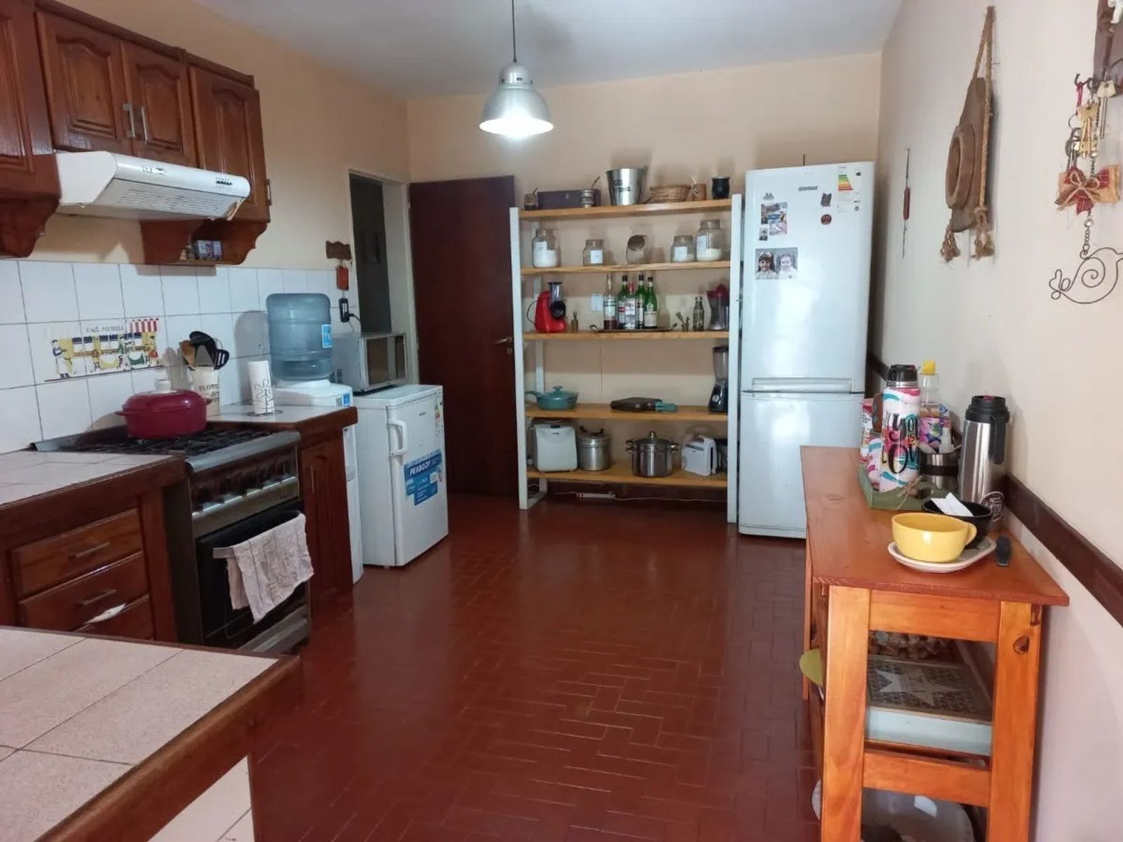 Linda casa en venta con dos dormitorios, parque, parrilla y piscinaLomas de Zamora — foto 4
