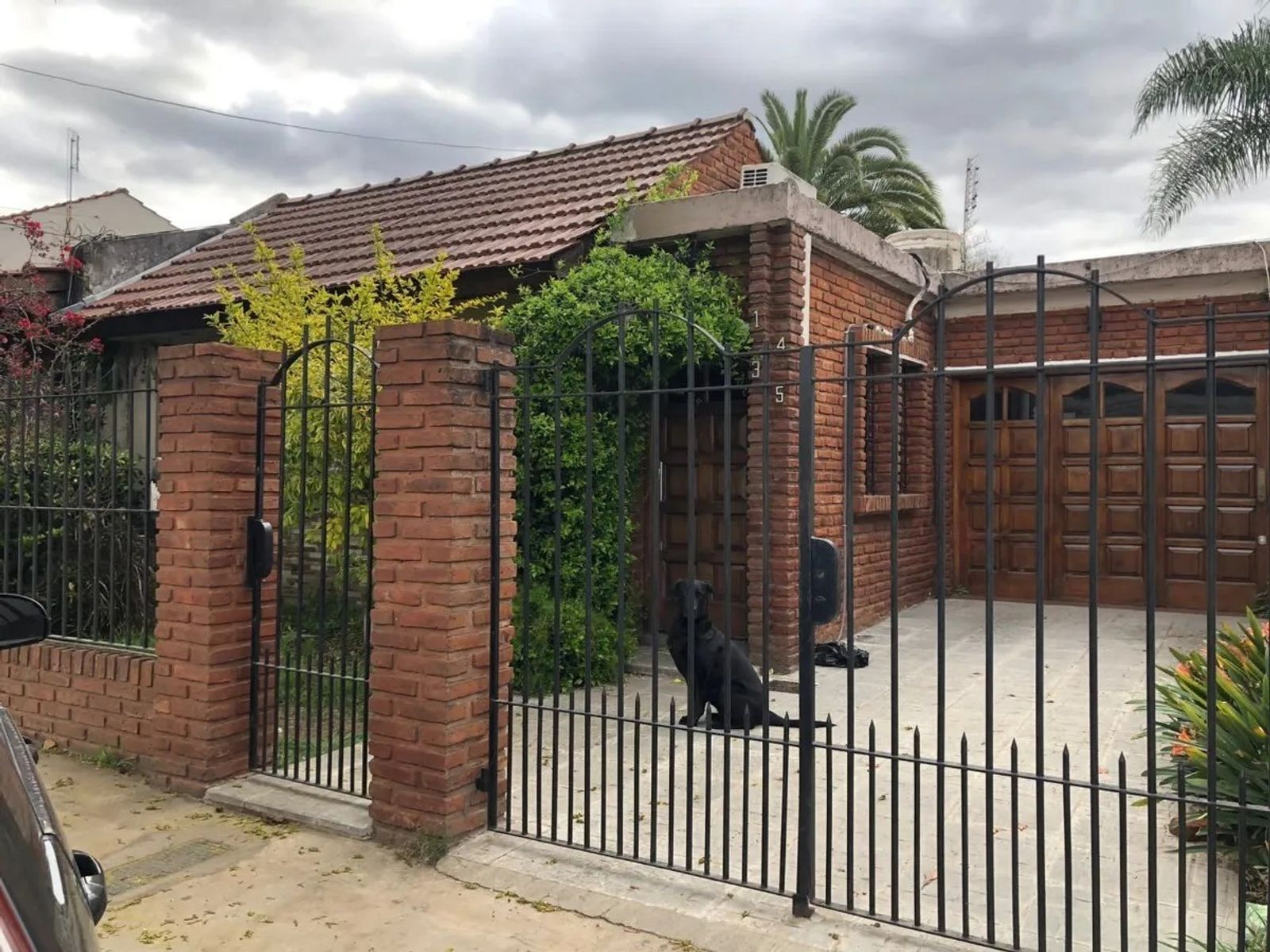 Linda casa en venta con dos dormitorios, parque, parrilla y piscinaLomas de Zamora — foto 11