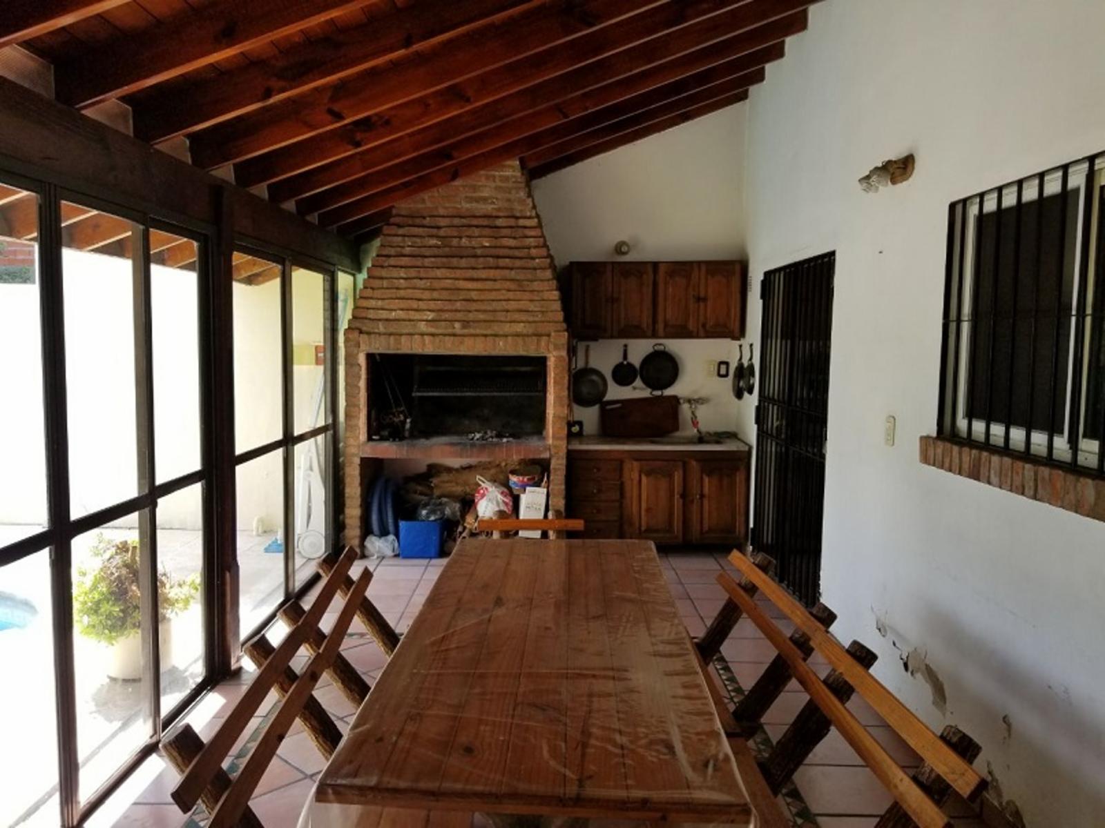 Chalet Céntrico 5 Ambientes Ituzaingo Centro. Excelente — foto 6