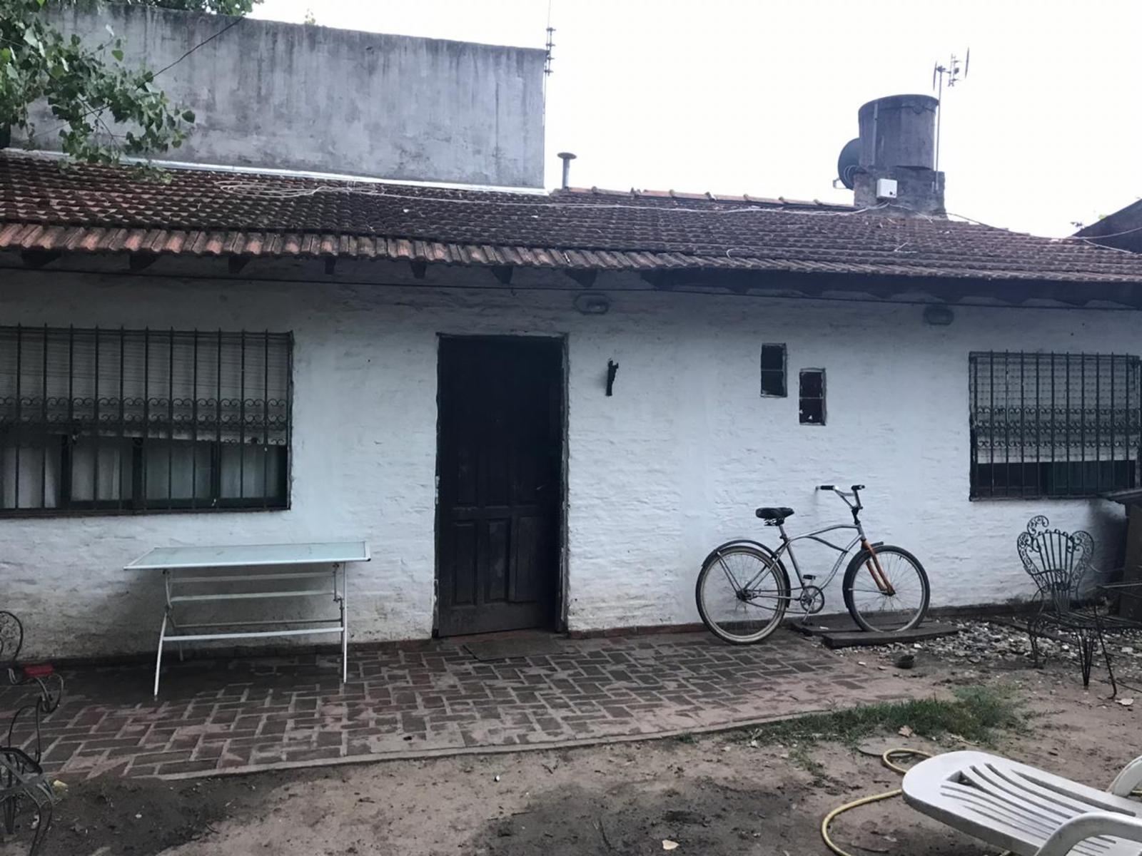 Casa 5 Ambientes En Venta con Pileta - Udaondo, Ituzaingó