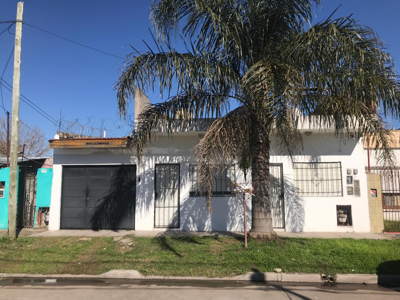 Casa 4 Amb. En Venta y 2 Departamentos a Estrenar - Rafael Castillo