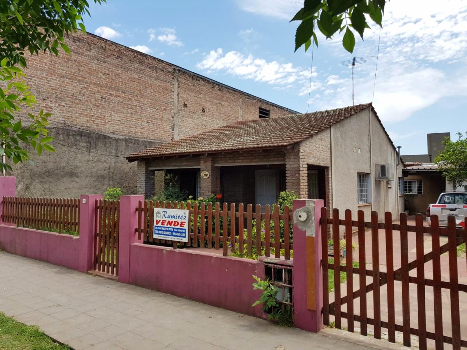 3 Casas De 3 Ambientes Cada Uno En Venta - Francisco Alvarez — foto 2