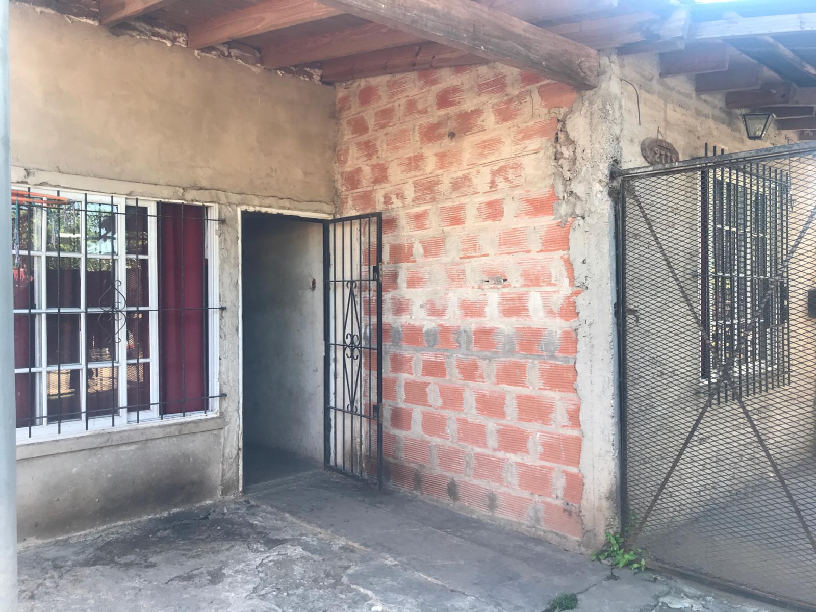 Casa 3 Amb. con 3 departamentos En Venta - Moreno — foto 2