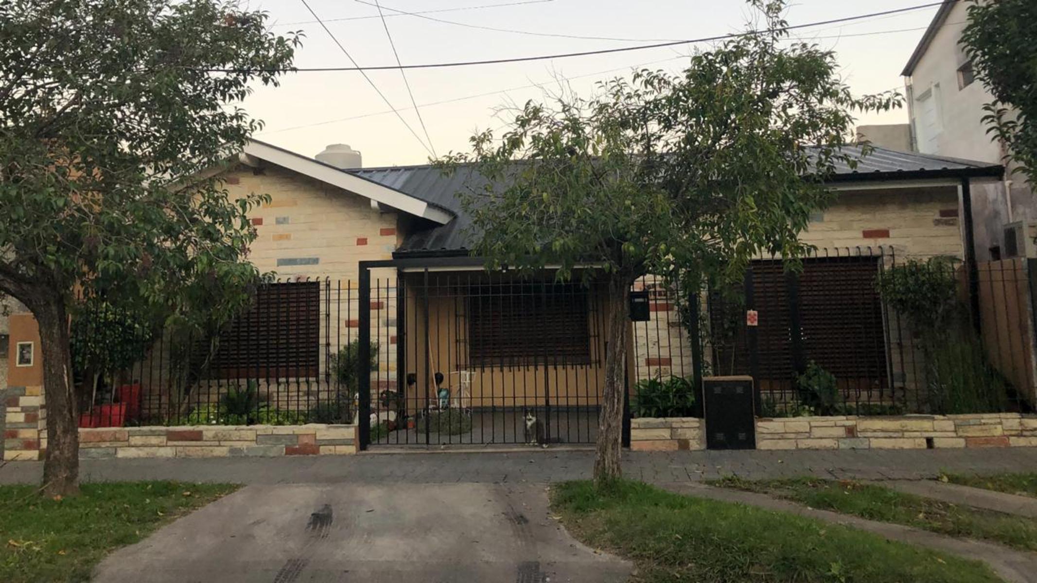 Chalet en PH 4 Ambientes En Venta, Permuta - Ituzaingó Norte