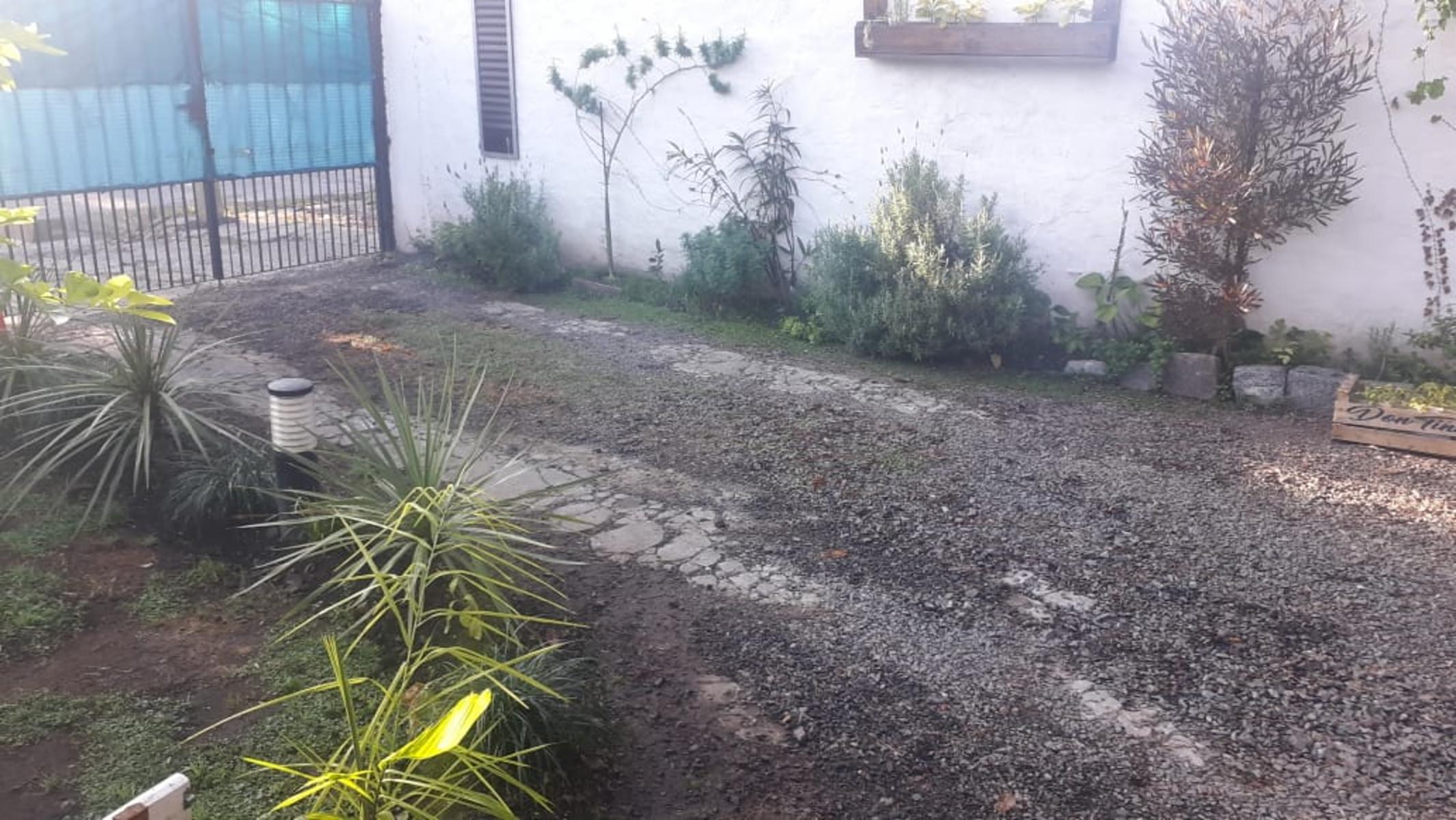 Casa 3 Amb. y Departamento En Venta a 200 mts. Acceso Oeste - Ituzaingo — foto 3
