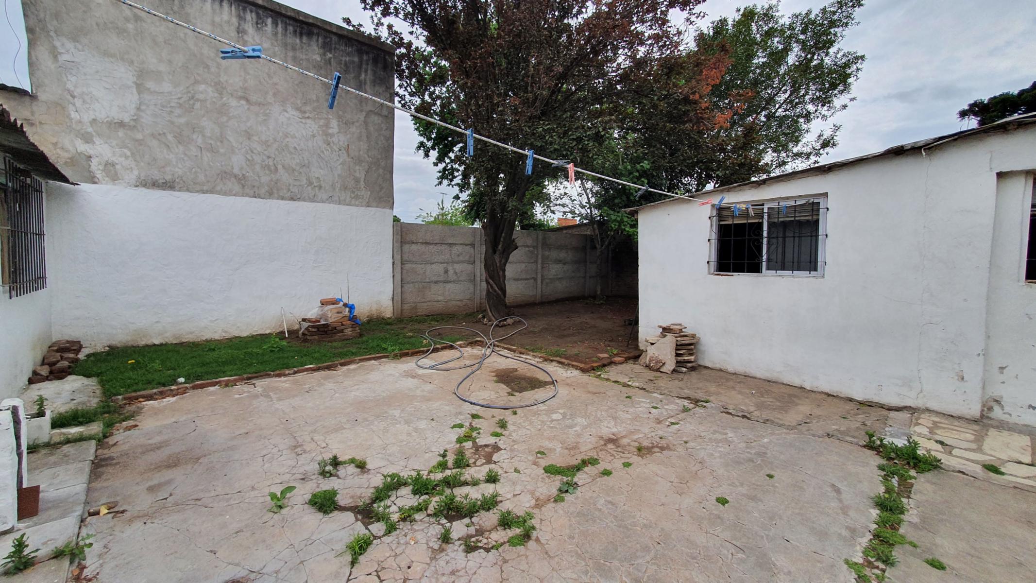 Casa 4 amb y Depto 2 amb. En Venta- Moreno — foto 5
