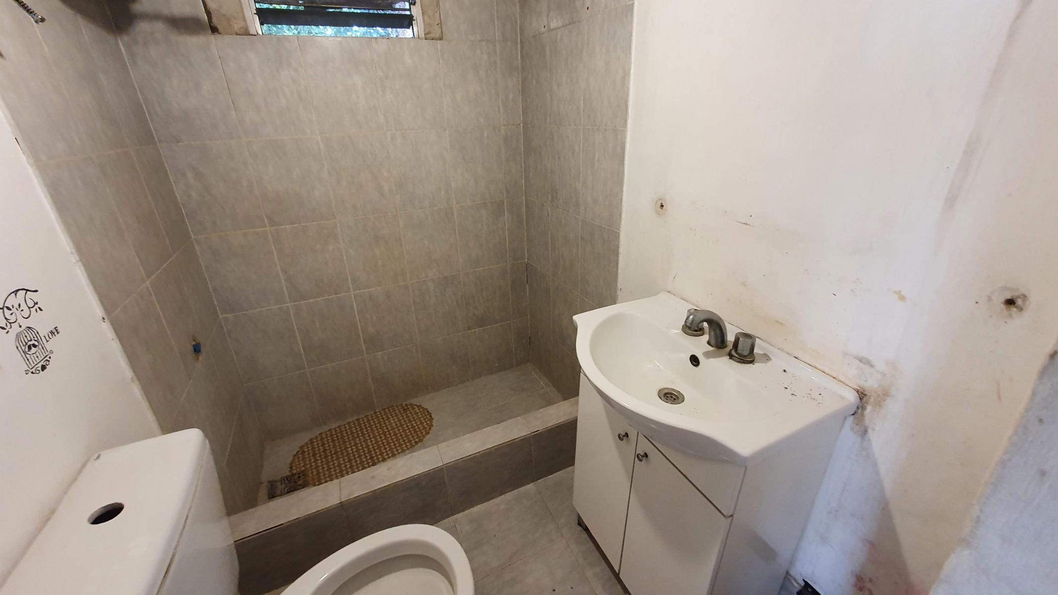 Casa 4 amb y Depto 2 amb. En Venta- Moreno — foto 13