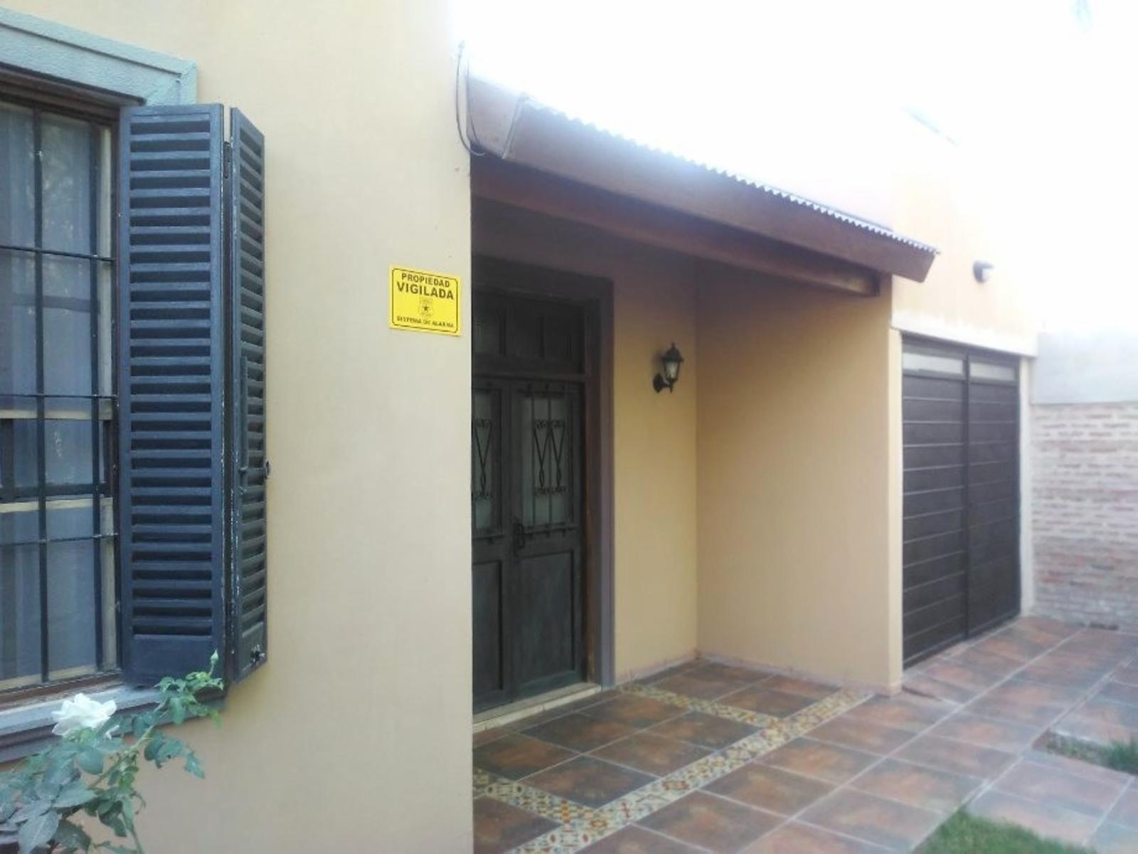 Casa 3 Ambientes En Venta - Francisco Alvarez, Moreno