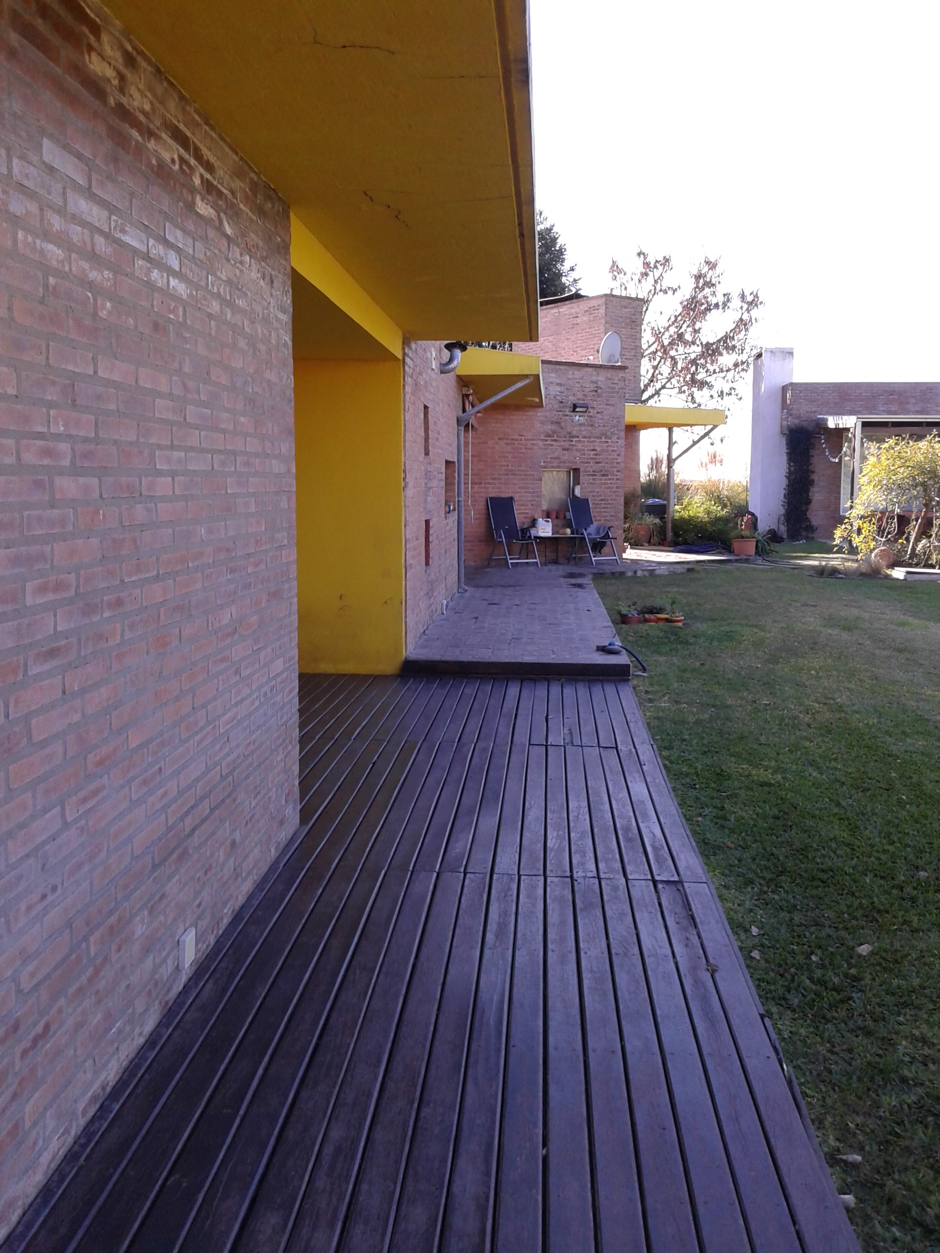 HERMOSA CASA CON AMPLIO PARQUE EN IBARLUCEA- se acepta departamento como parte de pago — foto 2