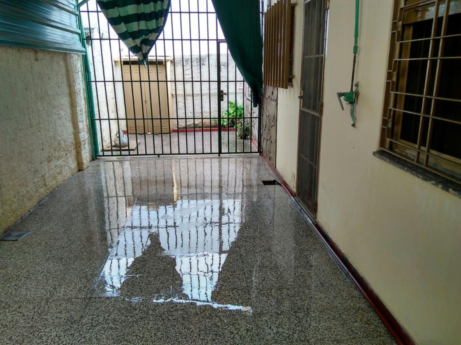 CASA TRES DORMITORIOS CON GARAGE EN ZONA SUR — foto 2
