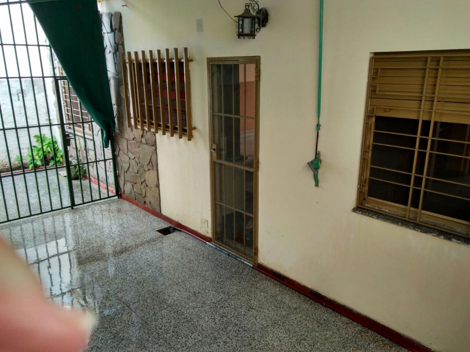 CASA TRES DORMITORIOS CON GARAGE EN ZONA SUR — foto 4