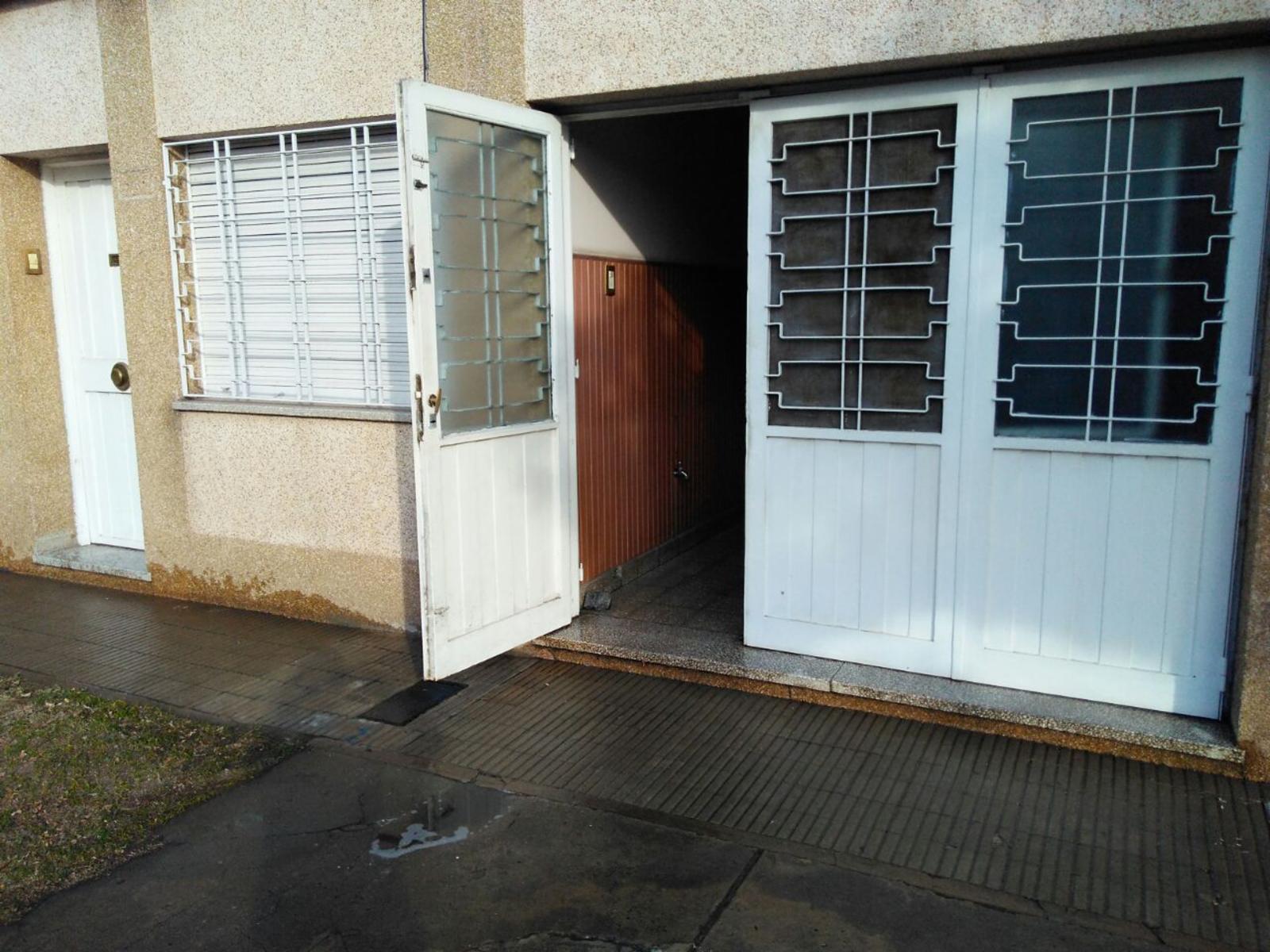 CASA TRES DORMITORIOS CON GARAGE EN ZONA SUR — foto 5