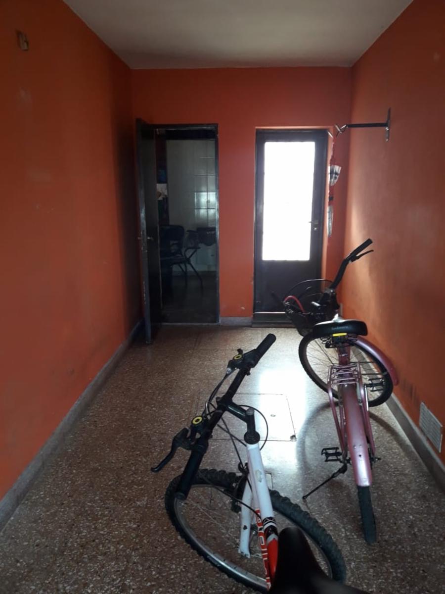 CASA TRES DORMITORIOS CON GARAGE Y JARDIN — foto 7