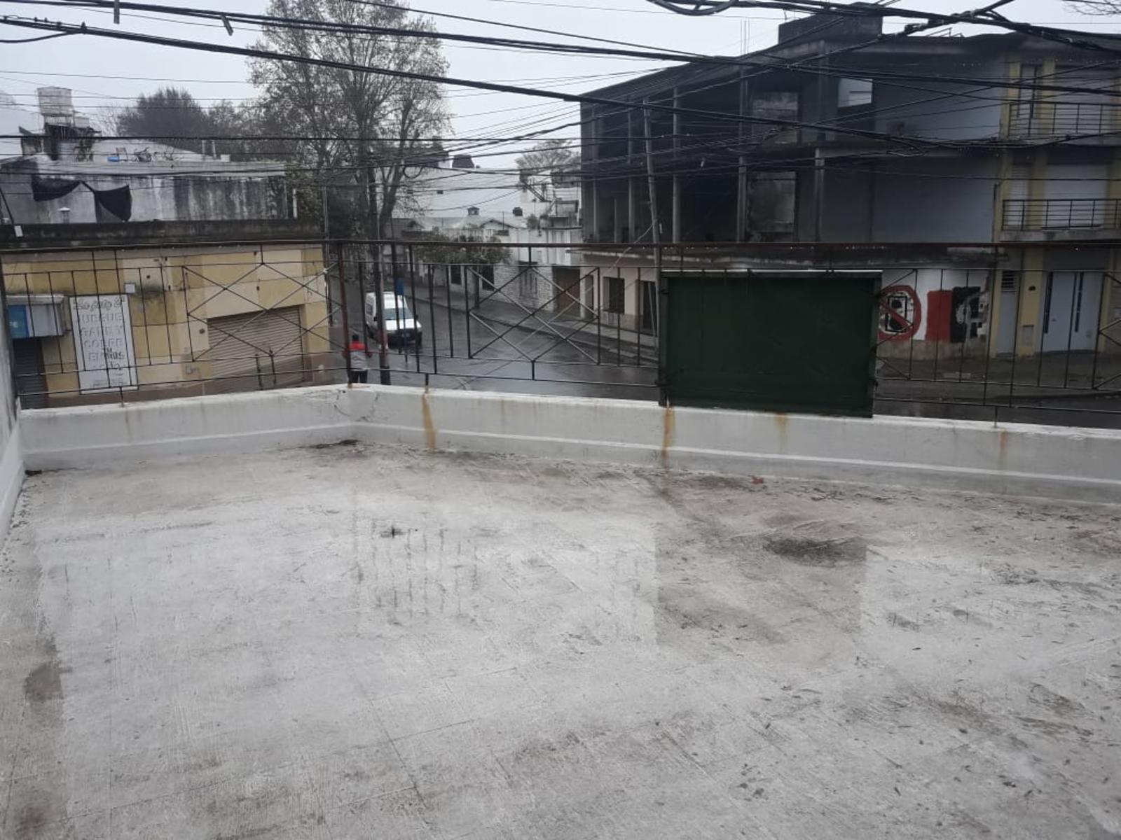 CASA DOS DORMITORIOS, SALON Y COCHERA ZONA SUR — foto 2