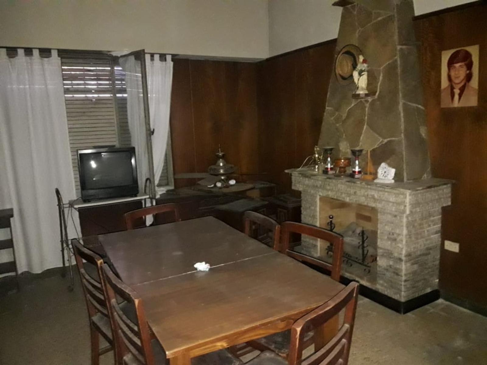 CASA DOS DORMITORIOS, SALON Y COCHERA ZONA SUR — foto 6