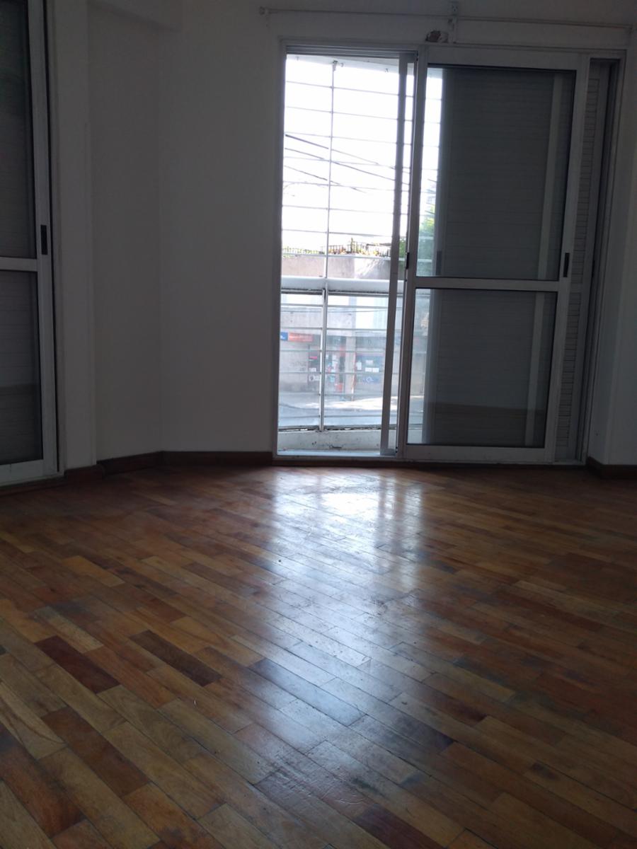 DEPARTAMENTO TRES DORMITORIOS EXCELENTE UBICACIÓN — foto 9