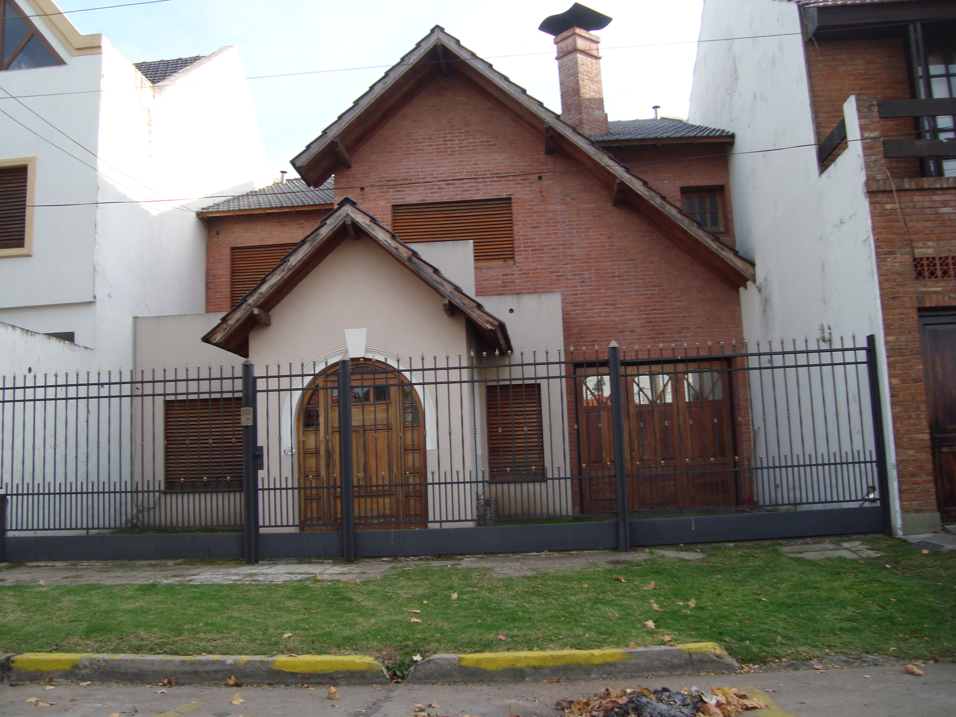 CHALET EN BARRIO GUEMES