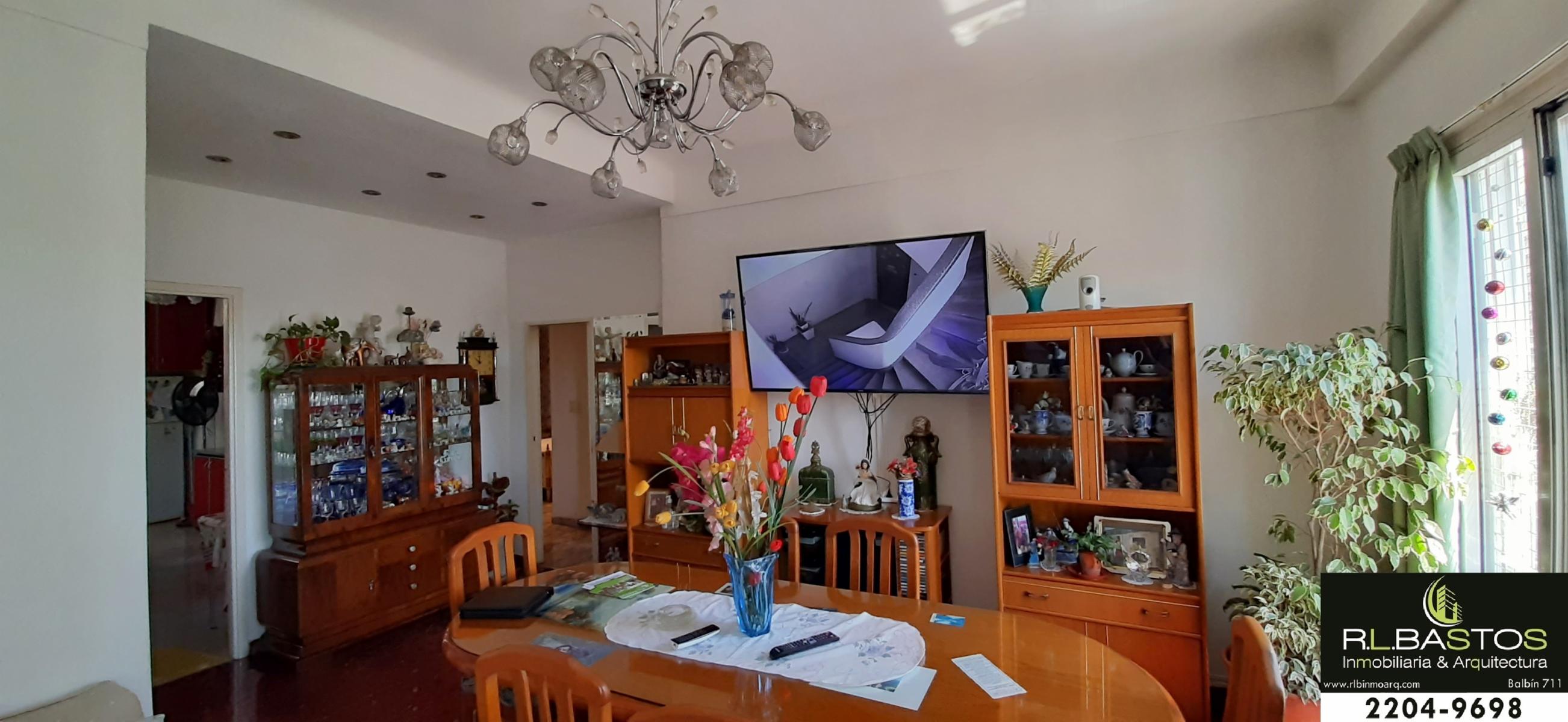 HERMOSO DEPTO DE 3 AMBIENTES AMPLIOS CON TERRAZA Y BAULERA. EXCELENTE UNIDAD SOBRE AVENIDA PRINCIPAL — foto 2