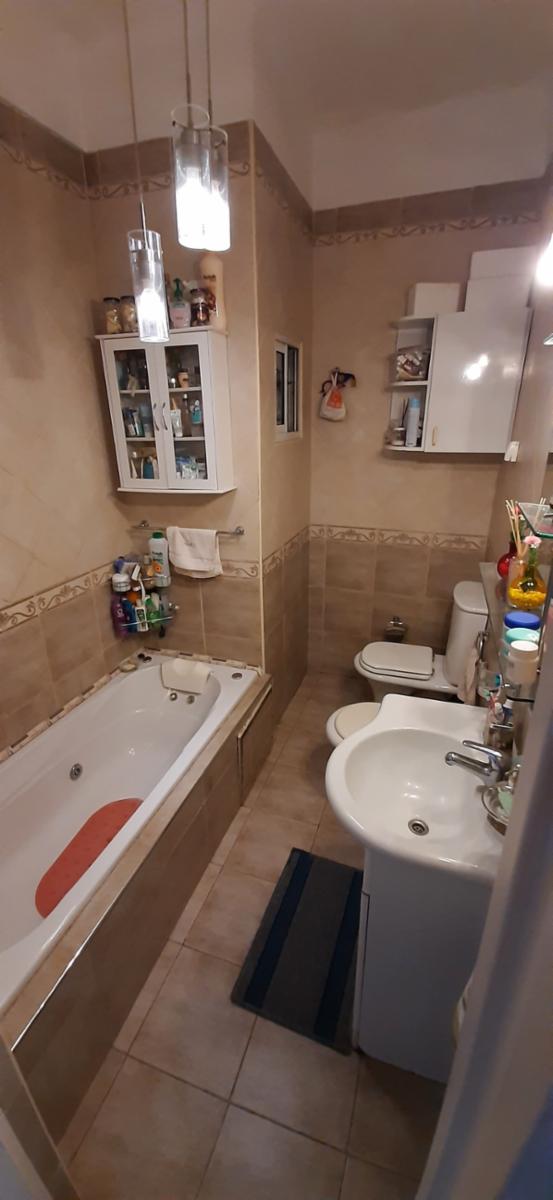 HERMOSO DEPTO DE 3 AMBIENTES AMPLIOS CON TERRAZA Y BAULERA. EXCELENTE UNIDAD SOBRE AVENIDA PRINCIPAL — foto 5
