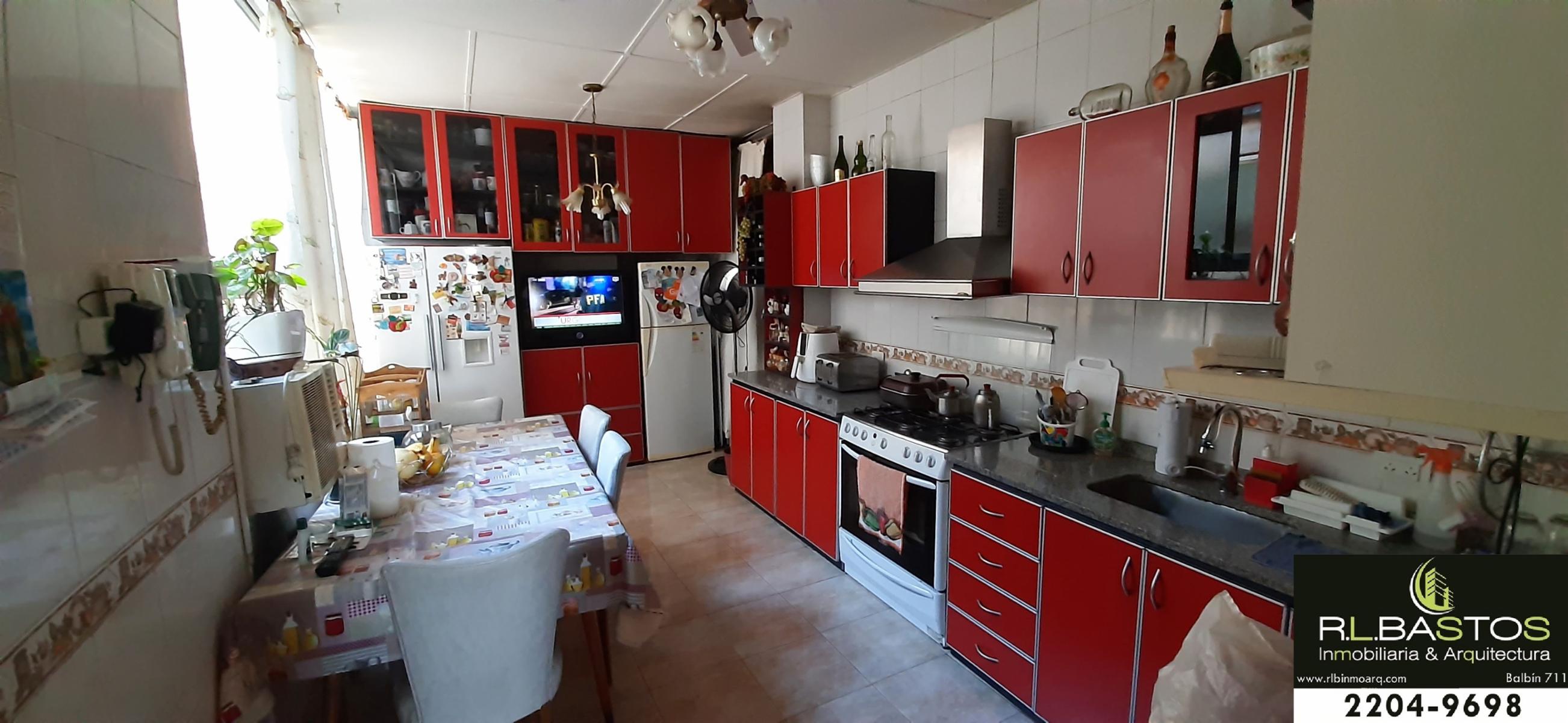 HERMOSO DEPTO DE 3 AMBIENTES AMPLIOS CON TERRAZA Y BAULERA. EXCELENTE UNIDAD SOBRE AVENIDA PRINCIPAL — foto 8