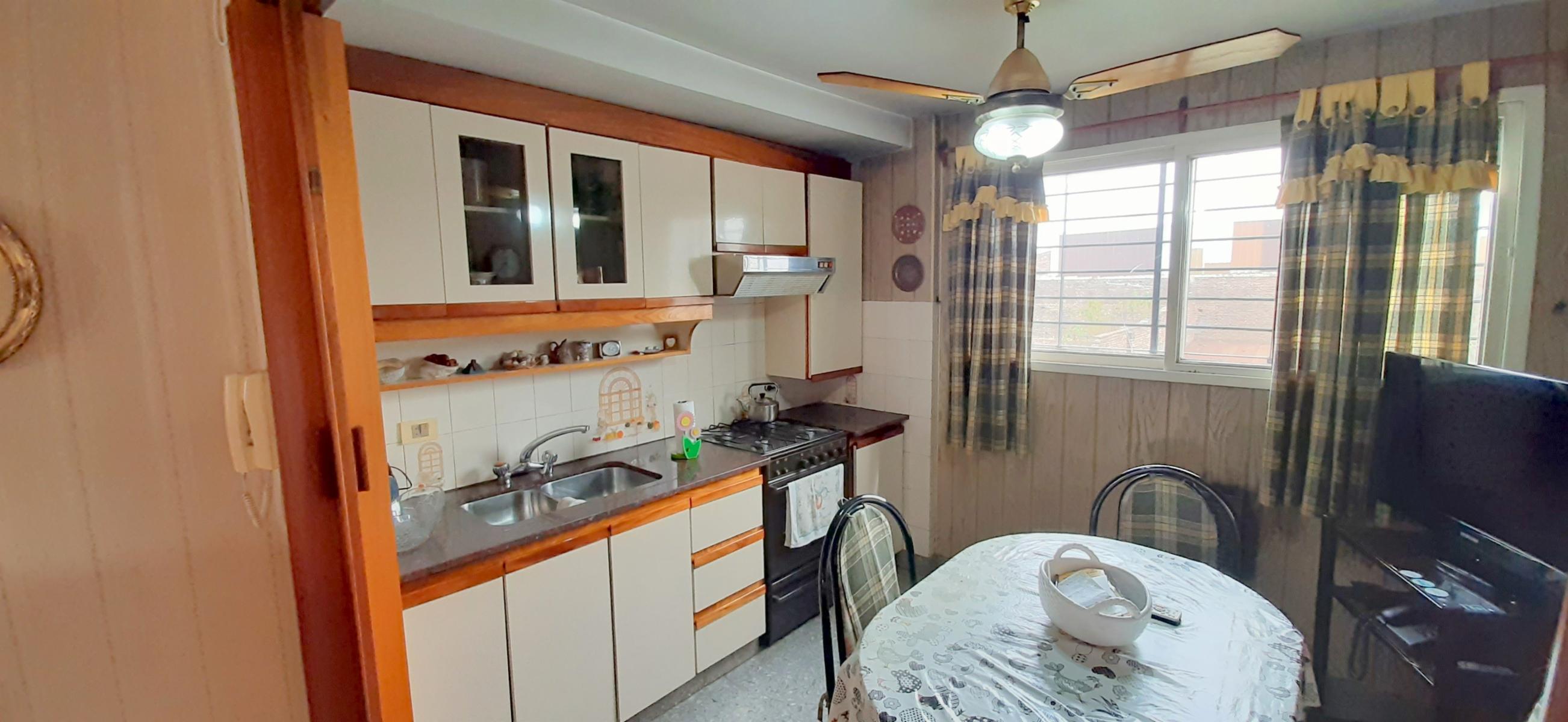 HERMOSA CASA DE ESTILO CON QUINCHO AMPLIO Y GALPON EN PLANTA BAJA EXCELENTE LOTE DE 8.66 X 45 METROS — foto 10