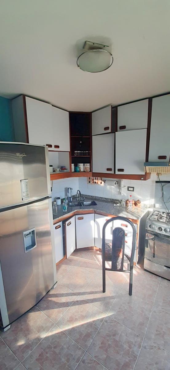 HERMOSO DEPTO DE 4 AMB AMPLIOS CON BALCON AL CTFTE. — foto 2