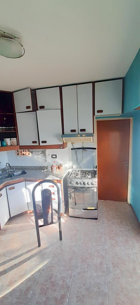 HERMOSO DEPTO DE 4 AMB AMPLIOS CON BALCON AL CTFTE. — foto 3