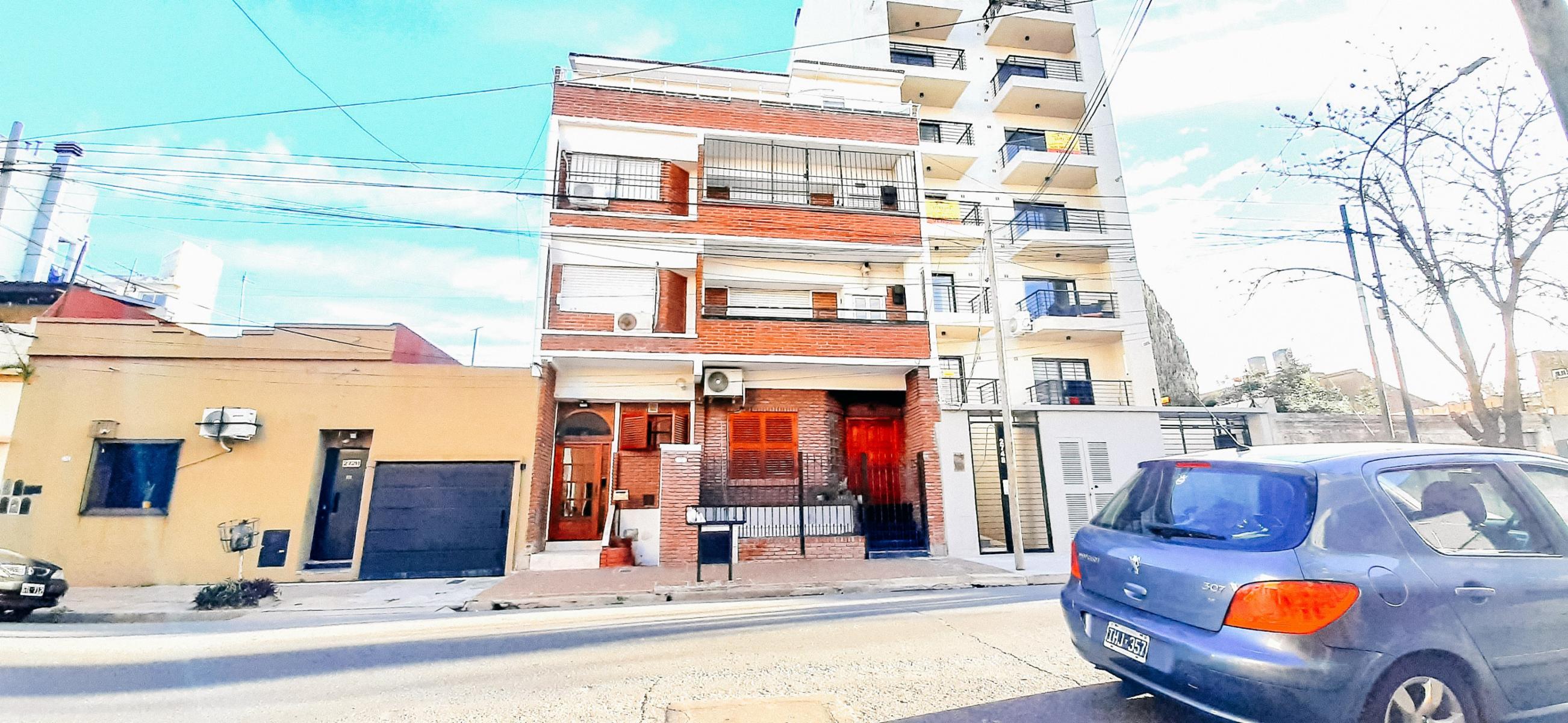 HERMOSO DEPTO DE 3 AMB CON AMPLIA TERRAZA Y BALCON AL FRENTE CORRIDO EN VALENTIN ALSINA — foto 2