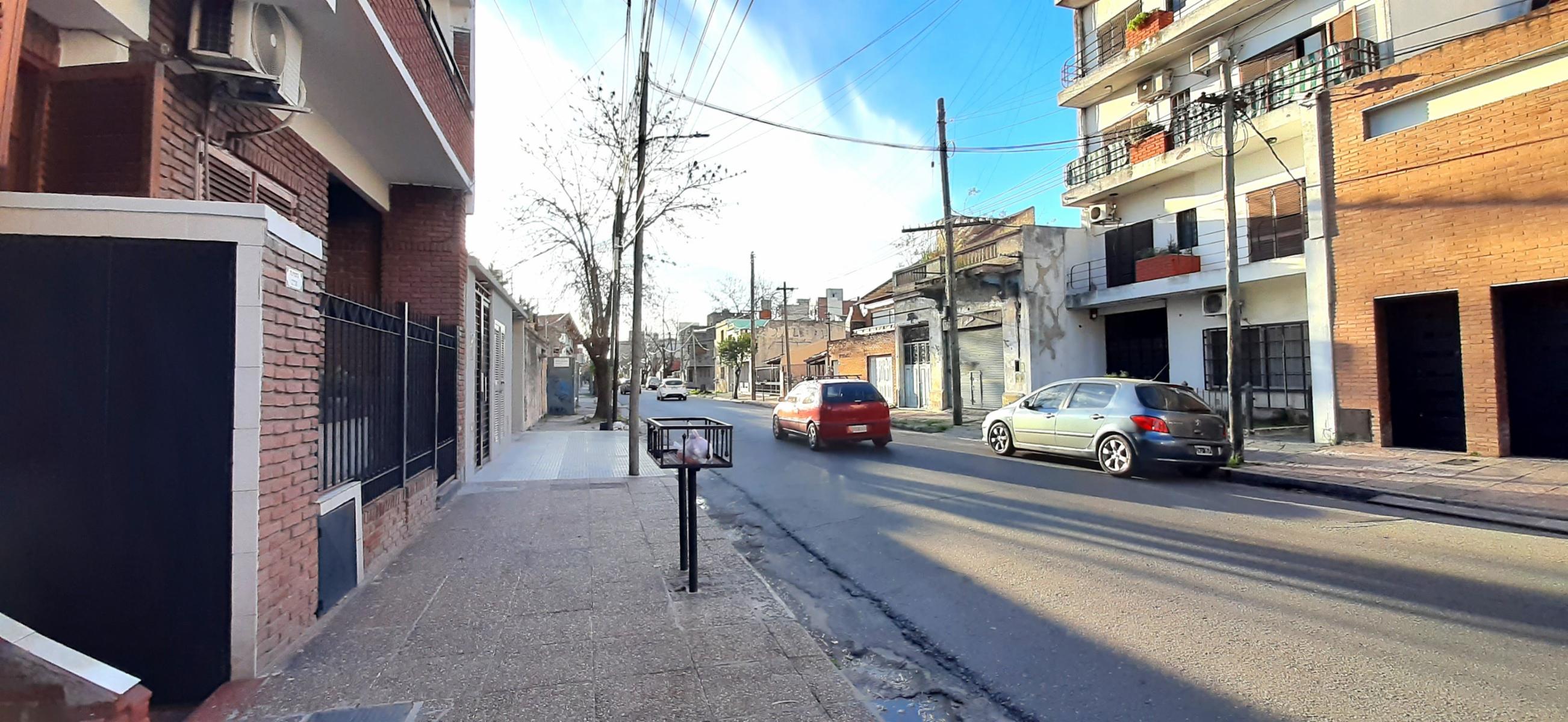 HERMOSO DEPTO DE 3 AMB CON AMPLIA TERRAZA Y BALCON AL FRENTE CORRIDO EN VALENTIN ALSINA — foto 3