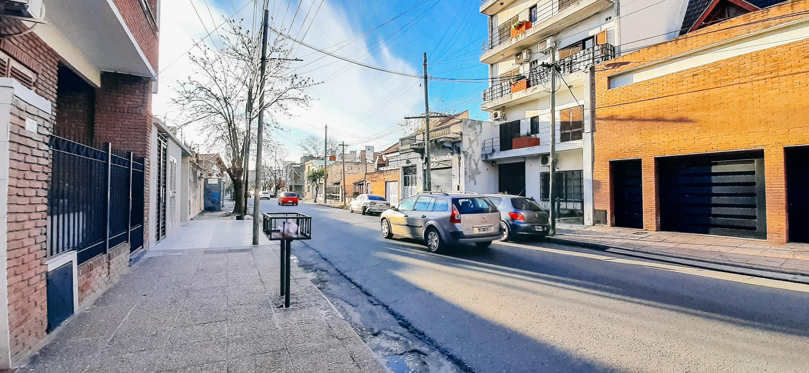 HERMOSO DEPTO DE 3 AMB CON AMPLIA TERRAZA Y BALCON AL FRENTE CORRIDO EN VALENTIN ALSINA — foto 5