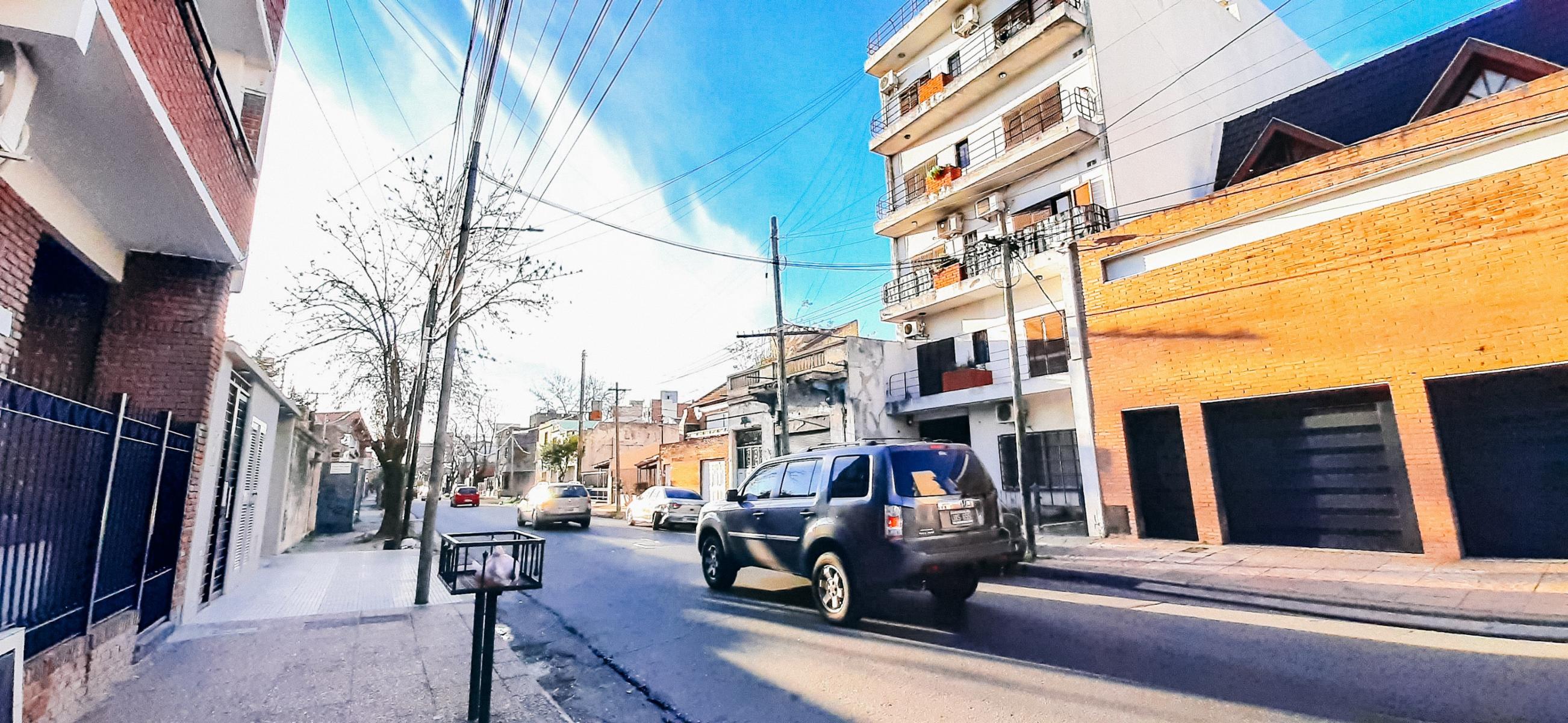 HERMOSO DEPTO DE 3 AMB CON AMPLIA TERRAZA Y BALCON AL FRENTE CORRIDO EN VALENTIN ALSINA — foto 6