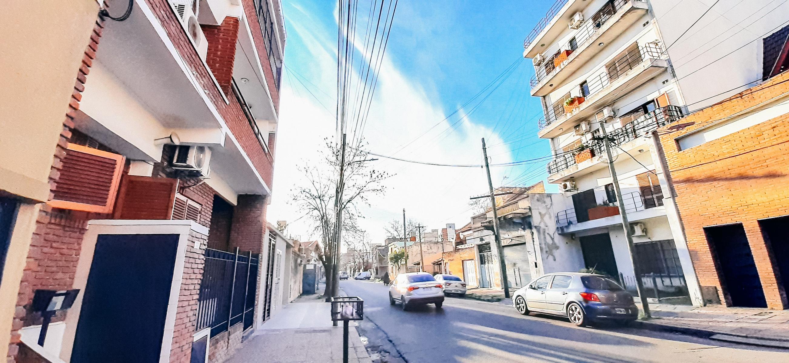 HERMOSO DEPTO DE 3 AMB CON AMPLIA TERRAZA Y BALCON AL FRENTE CORRIDO EN VALENTIN ALSINA — foto 7